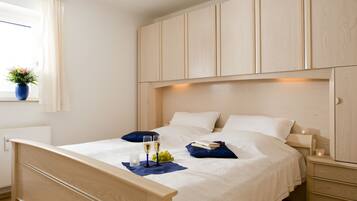 1 bedroom, in-room safe, iron/ironing board, free WiFi