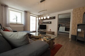 TV, DVD player, books, stereo