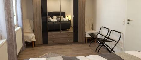 1 soveværelse, pengeskab på værelset, strygejern/strygebræt, weekendseng