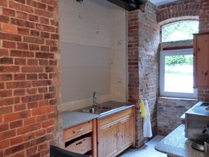 Fridge, microwave, oven, stovetop - Apartment Beta, haven with sauna in an upscale ambience (Weenzen)