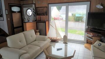 Télévision, lecteur de DVD, livres, médiathÚque