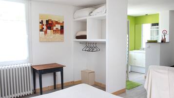 1 chambre, matelas mémoire de forme, fer et planche à repasser, Wi-Fi