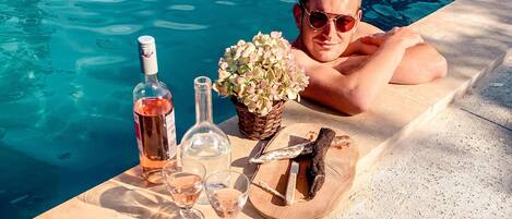 حمّام سباحة خارجي، حمّام سباحة مُدفَّأ