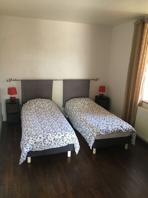 2 bedrooms, iron/ironing board, WiFi, bed sheets