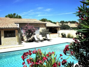 Pool - Weekly rental of tourist accommodation ***, air conditioning, swimming pool, private parking (Montaren-Et-Saint-Médiers)