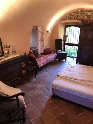 2 bedrooms, iron/ironing board, free WiFi