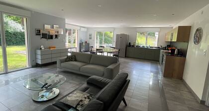Villa with large capacity of reception possible departure in the afternoon