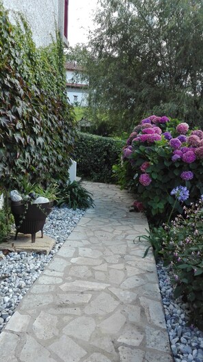 Property grounds - STUDIO GETTE HASPARREN in the Basque Country near the Cambo thermal baths (Hasparren)