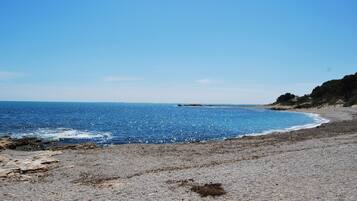Una spiaggia nelle vicinanze