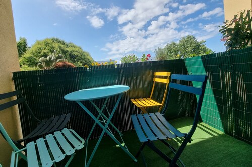 SPACIOUS, CLEAN, COMFORTABLE APARTMENT CLOSE TO TOWN CENTER