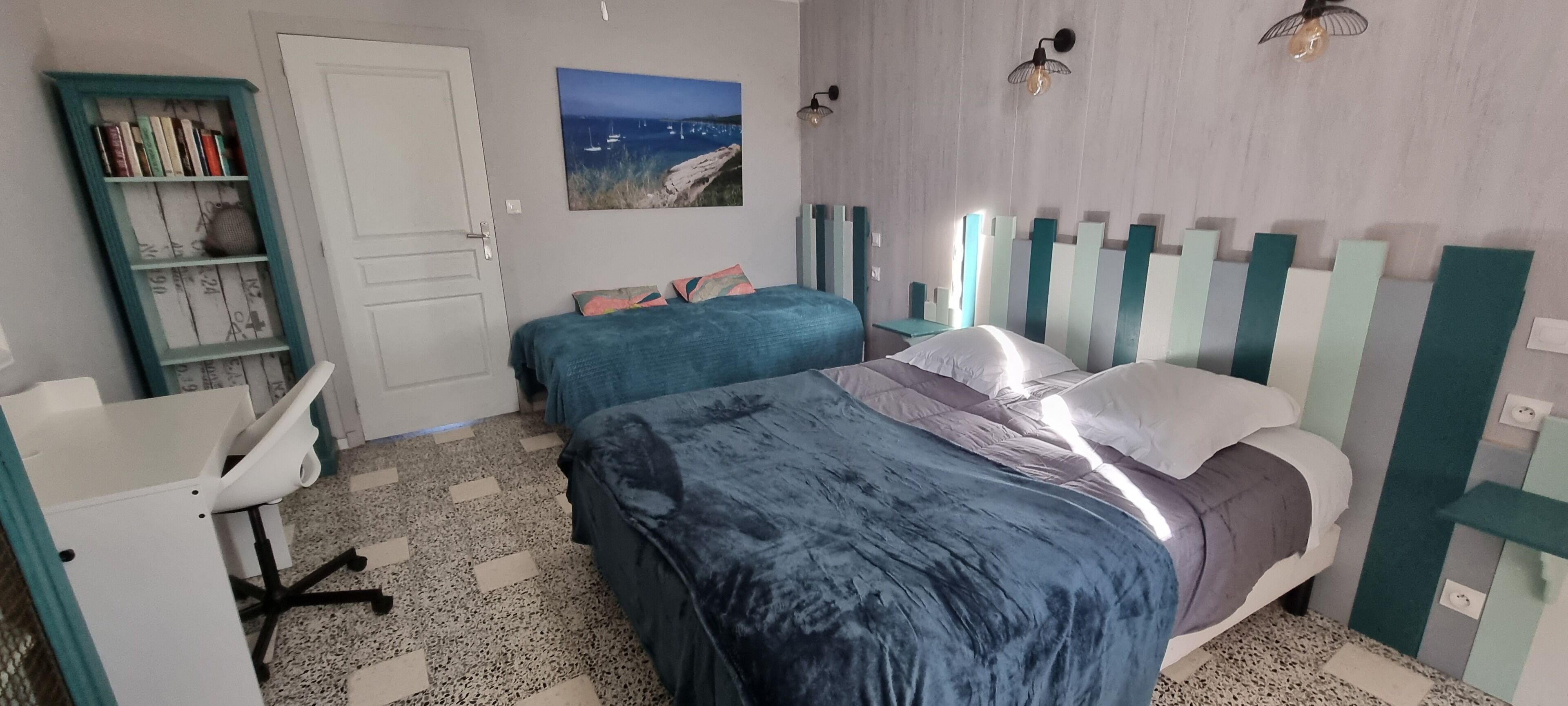 3 chambres, bureau, fer et planche à repasser, lit parapluie