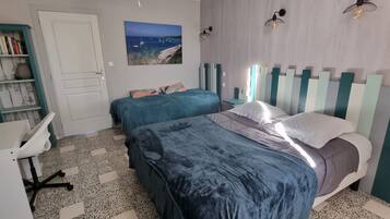 3 chambres, bureau, fer et planche Ă repasser, lit parapluie