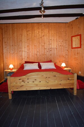 2 bedrooms, iron/ironing board, Internet, bed sheets - Charming Alsatian house - historic center  (Ribeauville)