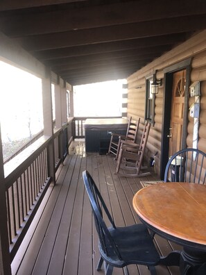 Outdoor dining - PRIVATE & SECLUDED-ROMANTIC, DANCING BEAR CABIN (Sevierville)
