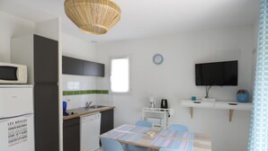 Private kitchen - HOUSE 45 M² WITH POOL (Montboucher-Sur-Jabron)