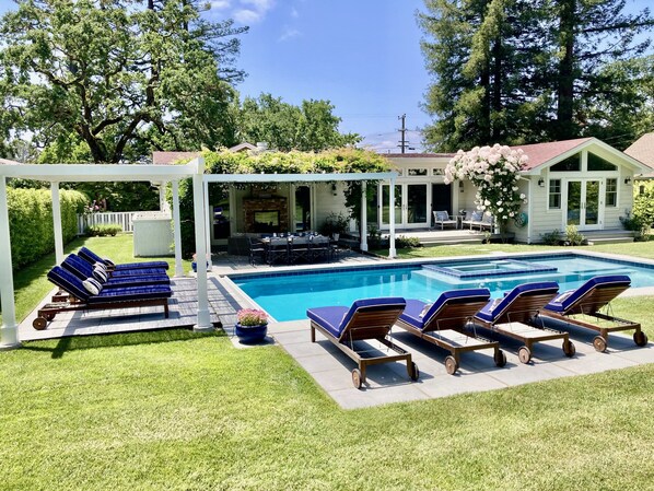 Piscina all'aperto, una piscina riscaldata