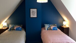 3 bedrooms, iron/ironing board, internet, bed sheets
