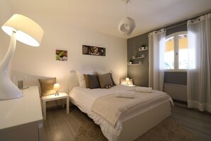 5 chambres, bureau, fer et planche à repasser, Wi-Fi gratuit