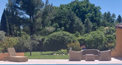 SUPERB VILLA CONTEMPORAINE 8/10 pers Gd Piscine chauf
