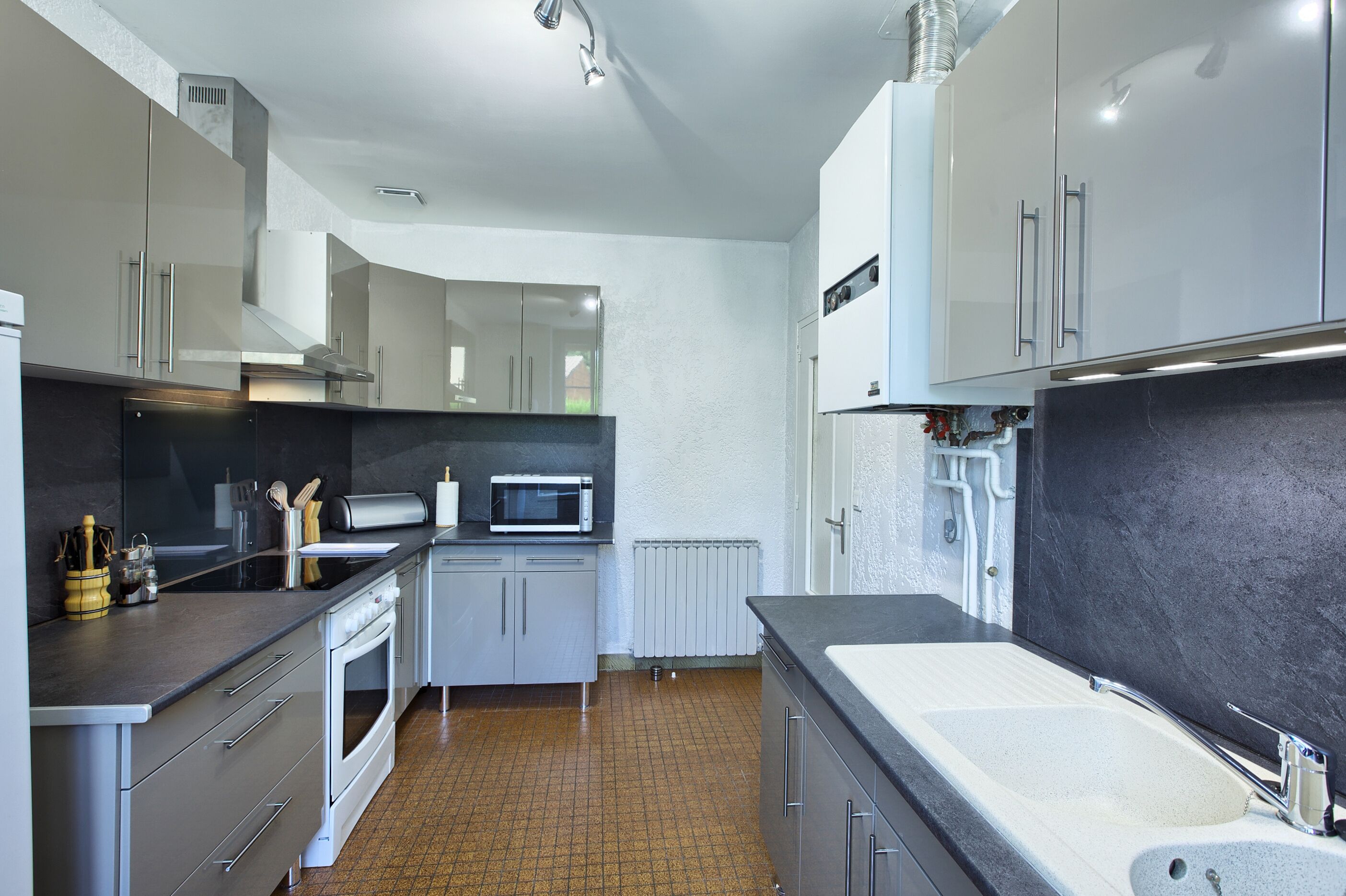 Frigorífic, microones, forn i placa de cuina 