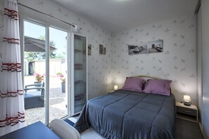 2 bedrooms, iron/ironing board, travel cot, free WiFi - Gîte L'Hirondelle *** close to BORDEAUX (Castelnau-De-Médoc)