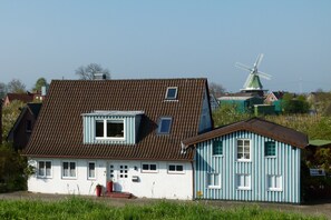 Exterior - Vacation apartment Faby in Hollern-Twielenfleth directly on the dike in the Altes Land (Hollern-Twielenfleth)