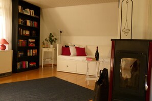 1 chambre, coffre-fort, fer et planche à repasser