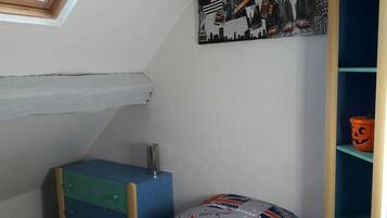 2 bedrooms, iron/ironing board