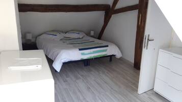 2 chambres, fer et planche à repasser