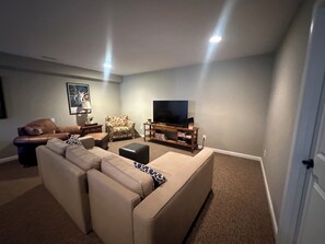 Smart TV, fireplace, DVD player, table football