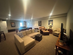 Smart TV, fireplace, DVD player, table football