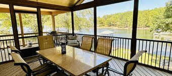 Lake Norman Waterfront Home m / kajakker og peis. Rabatterte månedlige priser. 