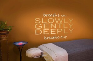 Couples treatment room(s), deep-tissue massages, prenatal massages - Hidden Serenity B&B (West Bend)