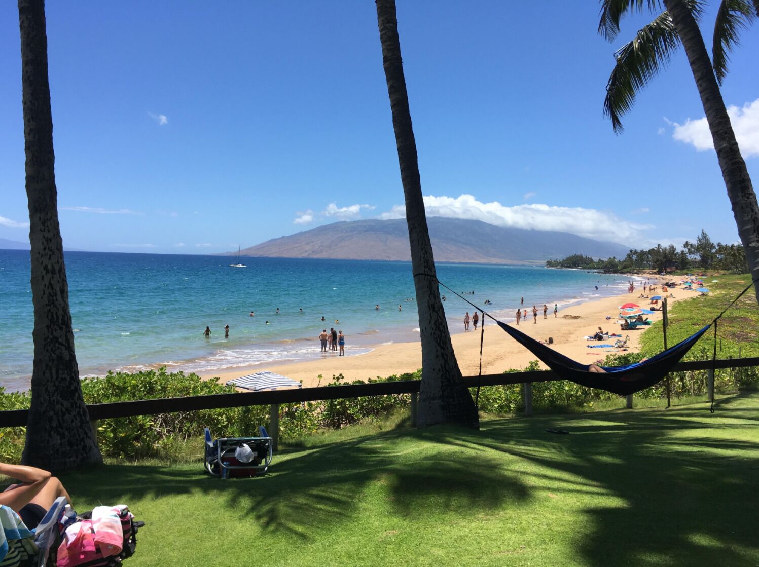 Beach nearby, sun loungers, beach towels