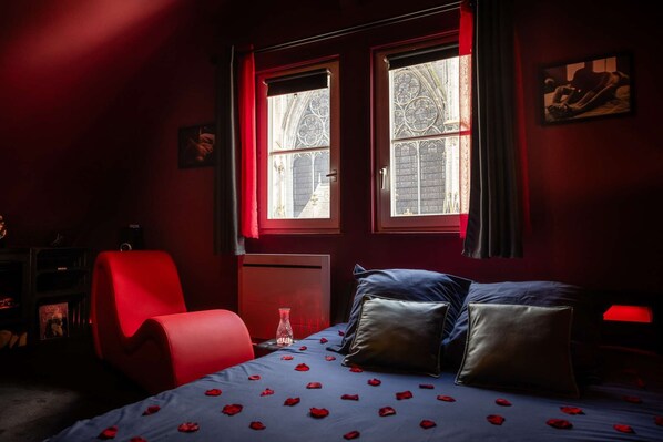 1 bedroom, iron/ironing board, travel cot, WiFi