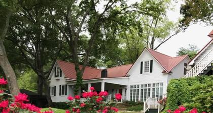 BESSIE'S LANDING - Charming Mökki Jefferson, TX Historic District