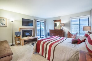 3 室のベッドルーム、WiFi (無料)、ベッドシーツ