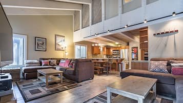 Smart TV, caminetto, tavolo da calcetto, tavolo da ping pong