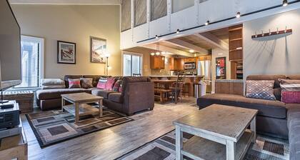 MAMMOTH VILLAGE RETREAT - Steps to Village, Gondola and Brewery -Heated parking