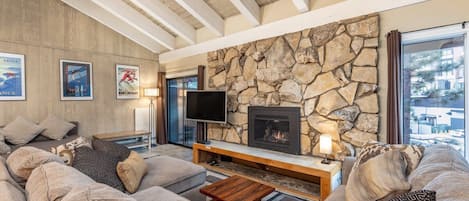 Smart TV y chimenea