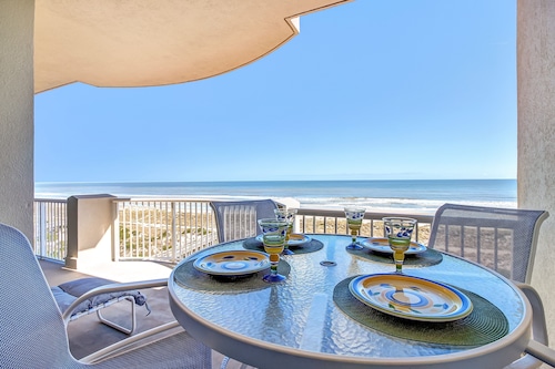 Hiljattain remontoitu Luxury Condominium Next Door Ritz Carlton 