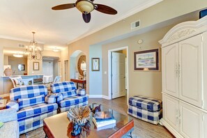 Smart TV, DVD player, books, music library - Luxury Condominium Next Door to the Ritz Carlton  (Fernandina Beach)