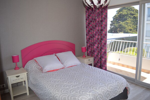 1 bedroom, iron/ironing board, Internet, bed sheets