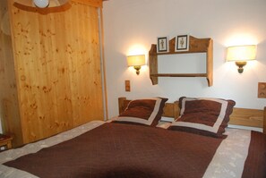 3 bedrooms, iron/ironing board, travel crib, free WiFi - COURCHEVEL 1850, 4-room apartment for 7 people 150 m from the slopes (Courchevel)