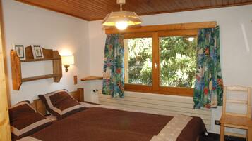 3 chambres, fer et planche à repasser, lit parapluie, Wi-Fi gratuit