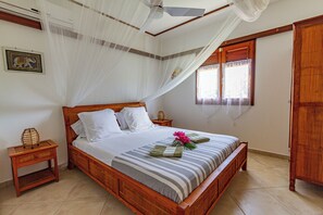 4 bedrooms, in-room safe, desk, iron/ironing board