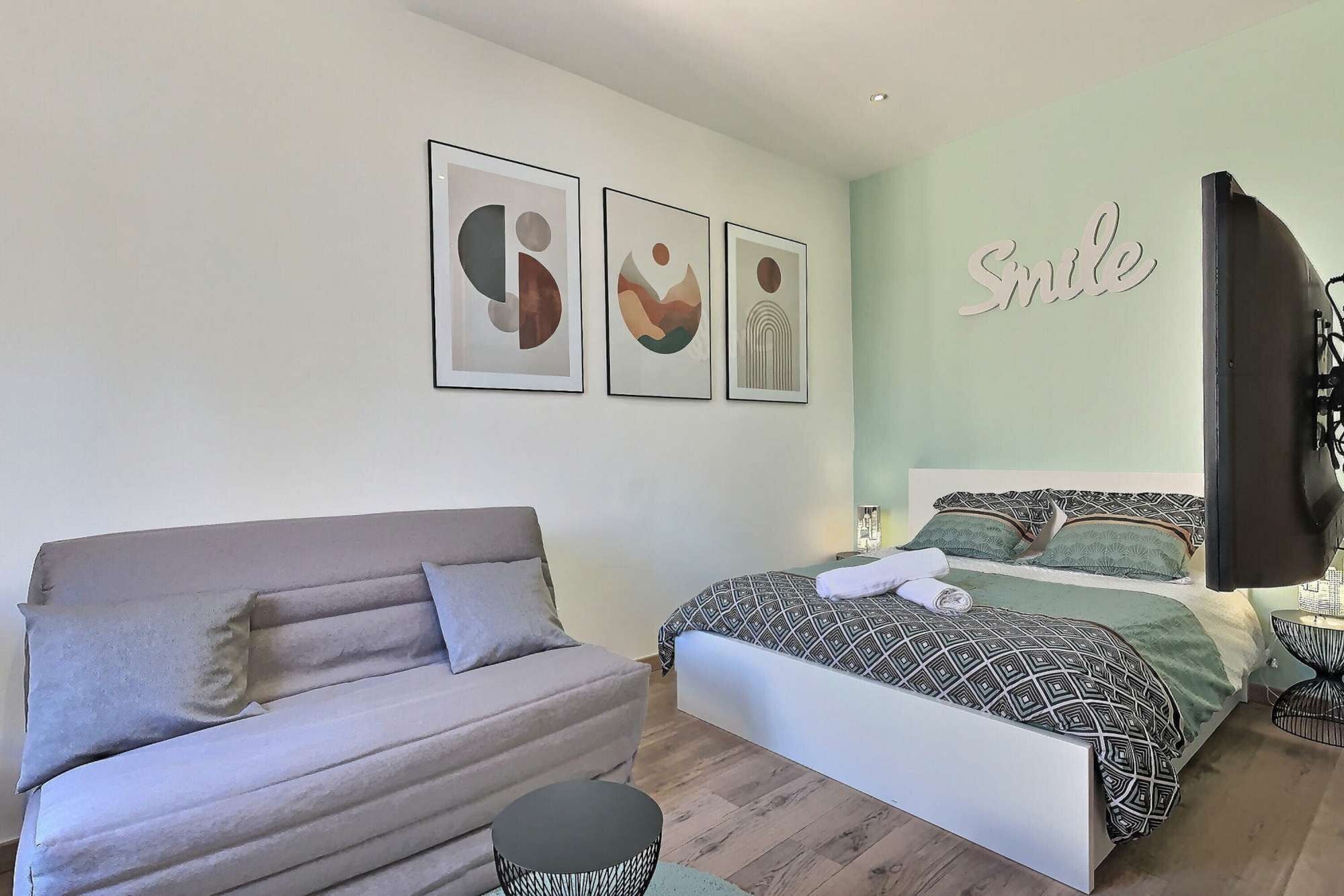 1 chambre, bureau, fer et planche à repasser, Wi-Fi
