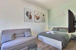1 bedroom, desk, iron/ironing board, WiFi - ⭐ LE PALAIS DES PAPES ⭐ AVIGNONSMILE ⭐ CALME ET CLIMATISATION ⭐ (Avignon)