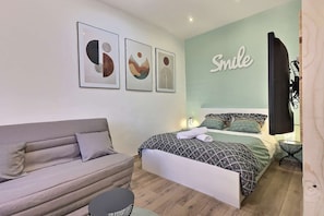 1 bedroom, desk, iron/ironing board, WiFi - ⭐ LE PALAIS DES PAPES ⭐ AVIGNONSMILE ⭐ CALME ET CLIMATISATION ⭐ (Avignon)