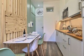 Fridge, microwave, dishwasher, coffee/tea maker - ⭐ LE PALAIS DES PAPES ⭐ AVIGNONSMILE ⭐ CALME ET CLIMATISATION ⭐ (Avignon)